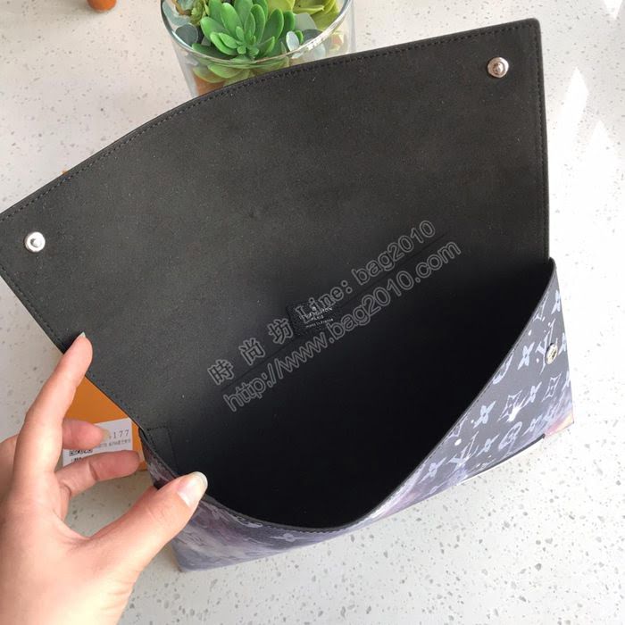 LV錢包 M44177 星空系列  Pochette Alpha手包 LV男士手拿包  ygqb1052